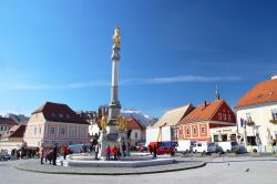 Nella Città Alta di Zagabria si trova la piazza Kaptol. Al centro sorge una fontana conosciuta come "colonna di Maria" - foto © Simun Ascic / Shutterstock.com