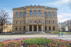 La Galleria Strossmayer degli Antichi Maestri è ospitata nel palazzo neo-rinascimentale dell’Accademia di Scienze e Arti di Zagabria.