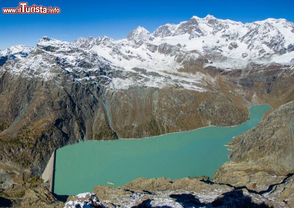 Diga di Alpe Gera, Lombardia - Con i suoi 160 metri, è la seconda diga in assoluto più alta d'Italia, nonché la prima tra quelle in funzione. È stata edificata nel 1962 in località Lanzada (in Valmalenco, SO) per uso idroelettrico.
La sua costruzione ha dato vita a un bacino artificiale situato a quota 2128 metri con una capacità massima di invaso di 68,1 milioni di metri cubi d'acqua. Per rendere meglio l'idea di questi valori, basti pensare che potrebbe contenere interamente il Duomo di Milano.