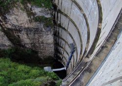 Diga di Santa Giustina, Trentino - Si trova ...