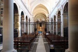 Interno della chiesa di Trinita dei monti a Roma