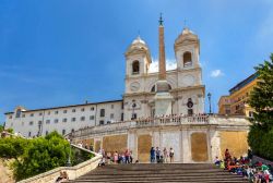 La chiesa, il Convento, l'obelisco e la scalinata di Trinità dei Monti a Roma