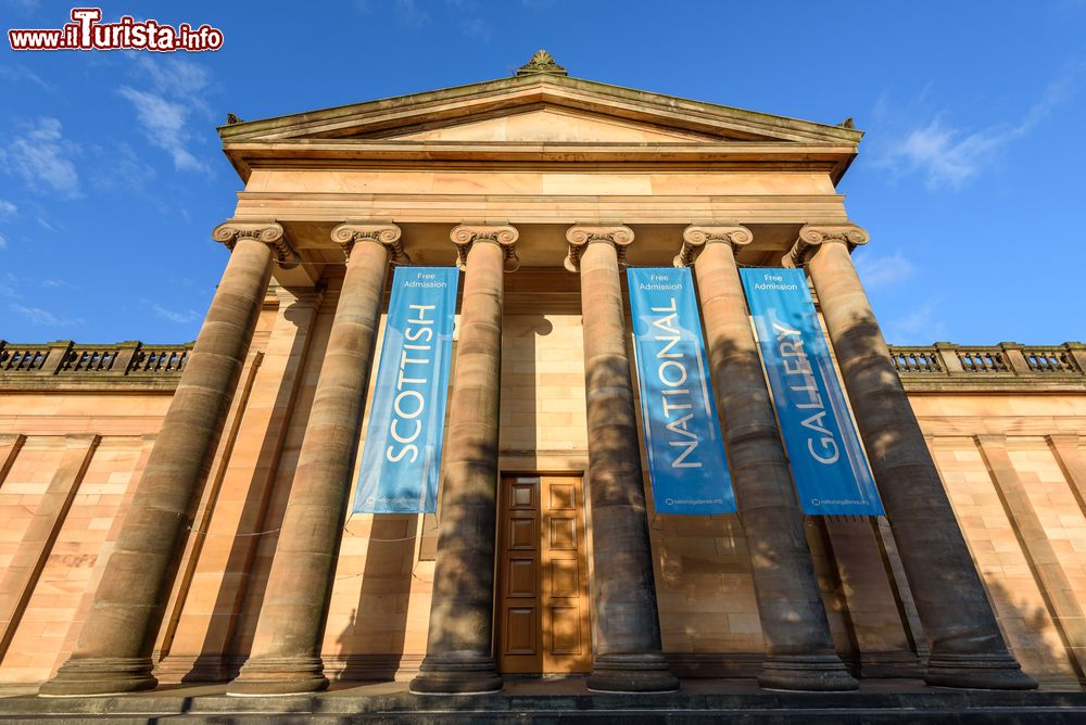 Immagine The Scottish National Gallery è la galleria d'arte nazionale. Si trova nella zona della collina The Mound, nella parte centrale di Edimburgo.