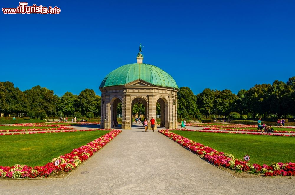 Immagine Il Tempio di Diana nel giardino Hofgarten della Residenz di Monaco di Baviera