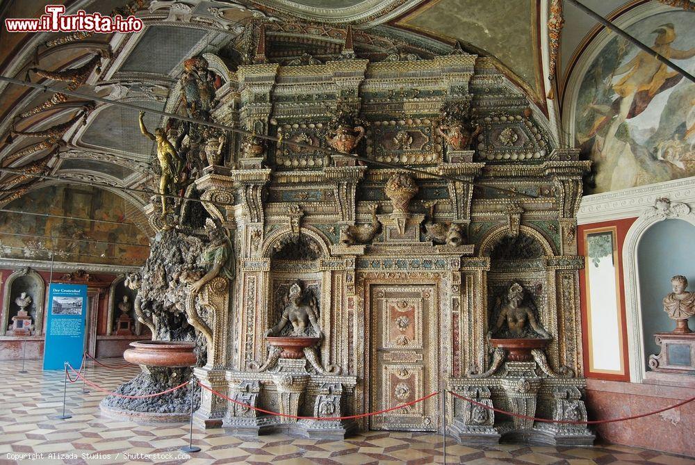 Immagine La fontana Perseusbrunnen nel complesso della Residenz di Monaco di Baviera - © Alizada Studios / Shutterstock.com
