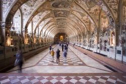 La visita all'Antiquarium che si trova all'intrno della Residenz, il Palazzo reale in centro a Monaco di Baviera - © gary yim / Shutterstock.com