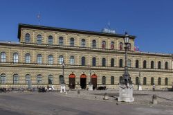 Simile a Palazzo pitti a Firenze ecco una delle tre facciate principali della Residenz di Monaco - © Carso80 / Shutterstock.com