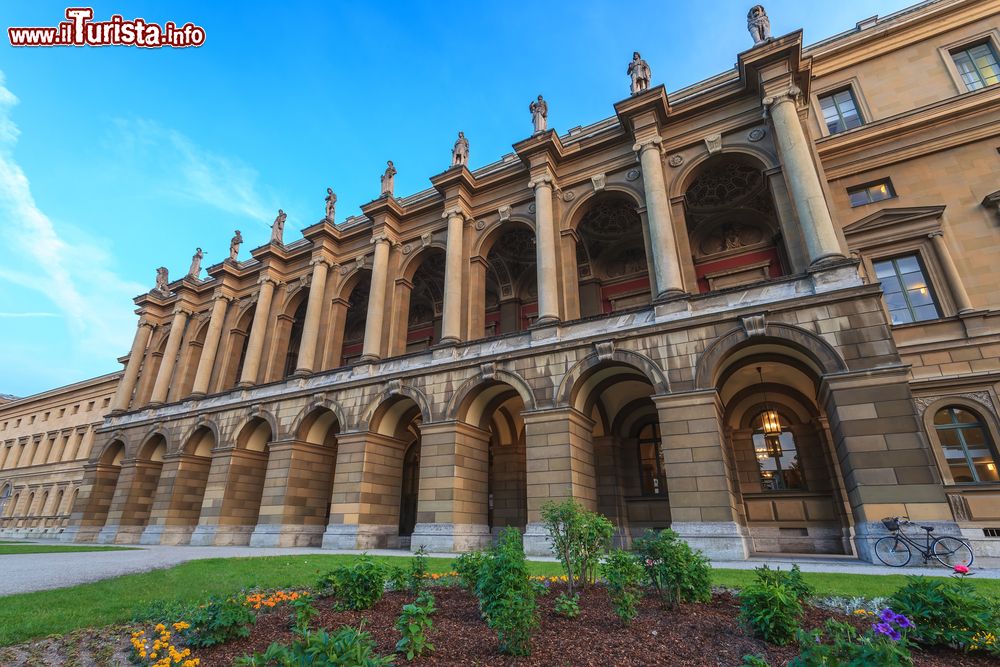 Immagine Uno degli ingressi monumentali della Residenz di Monaco di Baviera