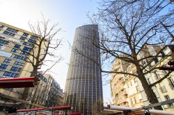 La Tour Montparnasse di Parigi è stata inaugurata nella capitale francese nel 1973 in avenue du Maine, al numero 33.