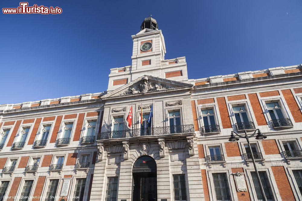 Immagine La Real Casa de Correos è la sede del Presidente de la Comunidad de Madrid e si trova nella piazza di Puerta del Sol - foto © joan_bautista / Shutterstock.com