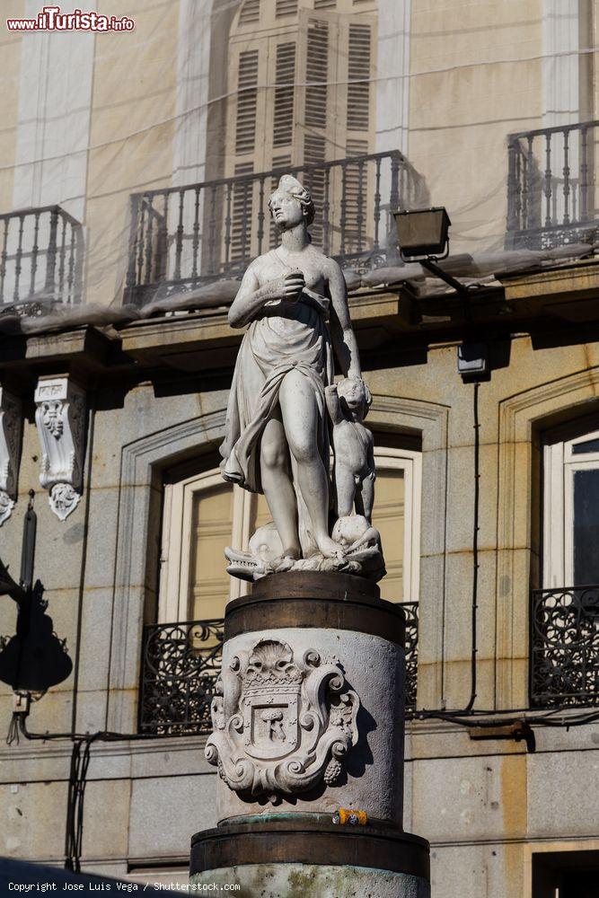 Immagine La statua della Mariblanca a Puerta del Sol (Madrid) coronava anticamente l'omonima fontana, conosciuta anche con il nome di Fuente de la Fe - foto © Jose Luis Vega / Shutterstock.com