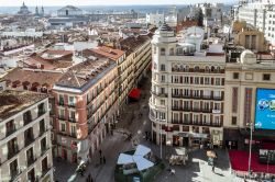 Vista aerea sul quartiere Sol, in pieno centro a Madrid, Spagna - foto © Enrique Palacio Sansegundo / Shutterstock.com