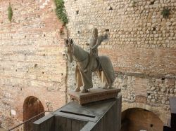 Il Museo di Castelvecchio è uno dei principali musei di Verona. È stato progettato da Carlo Scarpa all'interno di Castelvecchio - foto © Claudio Divizia / Shutterstock.com ...