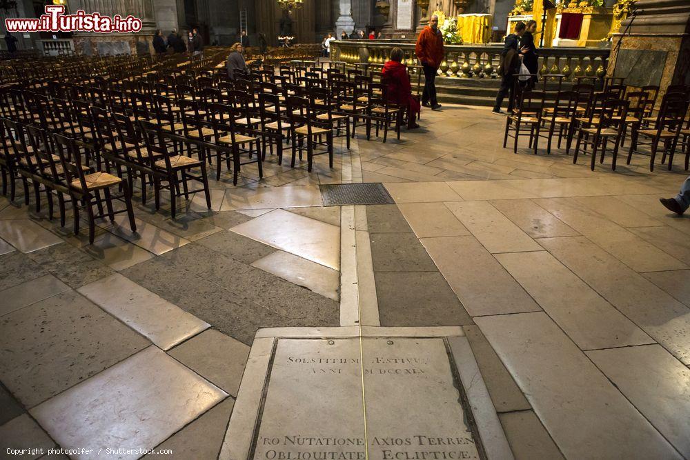 Immagine La meridiana sul pavimento della CHiesa di Sainte Sulpice a Parigi. - © photogolfer / Shutterstock.com