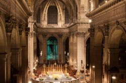 uno scorcio della Basilica di Saint Sulpice in centro a Parigi. - © Loreta Magylyte / Shutterstock.com