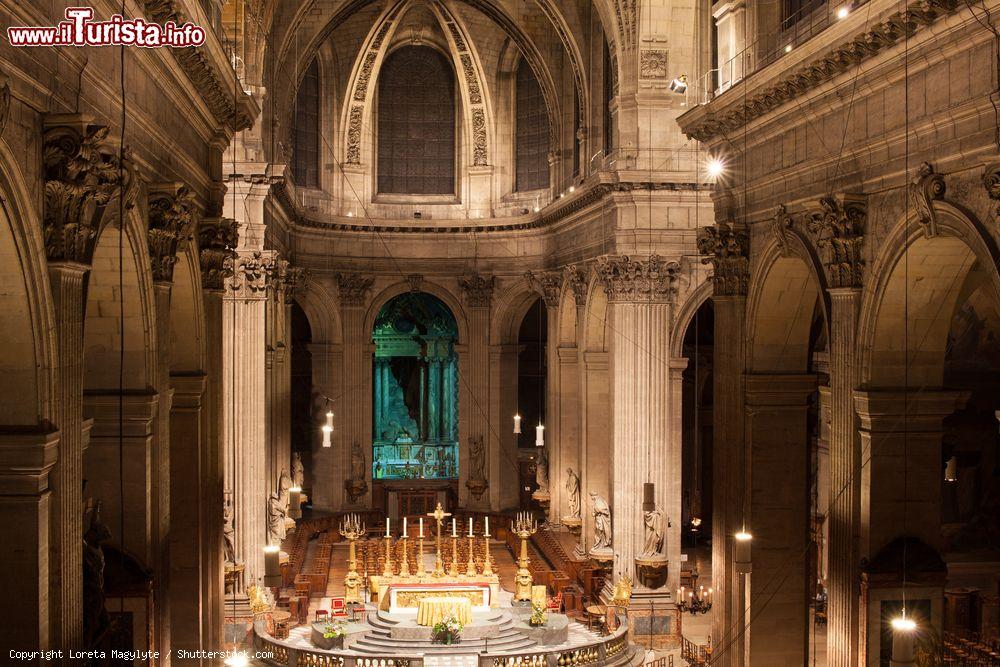 Immagine uno scorcio della Basilica di Saint Sulpice in centro a Parigi. - © Loreta Magylyte / Shutterstock.com