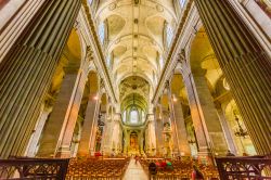 La navata centrale della Chiesa di Saint Sulpice a Parigi - © Fotos593 / Shutterstock.com