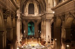 uno scorcio della Basilica di Saint Sulpice in ...