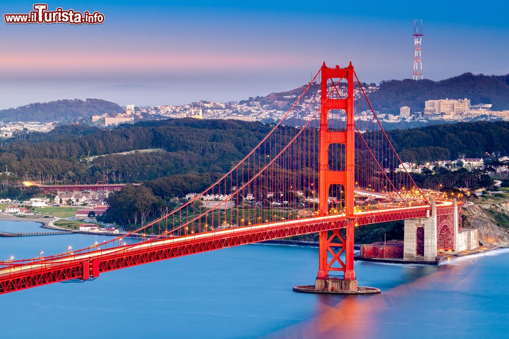 Immagine Il Golden Gate Bridge di San Francisco (USA) è un'opera progettata dall'ingegnere Joseph Baermann Strauss.