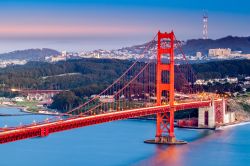 Il Golden Gate Bridge di San Francisco (USA) è un'opera progettata dall'ingegnere Joseph Baermann Strauss.