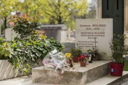 La tomba del francese Georges Wolinski al cimitero ...