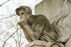 Il cenotafio a Charles Baudelaire nel cimitero ...