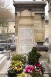 La tomba di Charles Baudelaire al cimitero di Montparnasse a Parigi, Francia. La sepoltura del poeta francese è una delle oltre 35 mila presenti in questo luogo sacro parigino - © ...