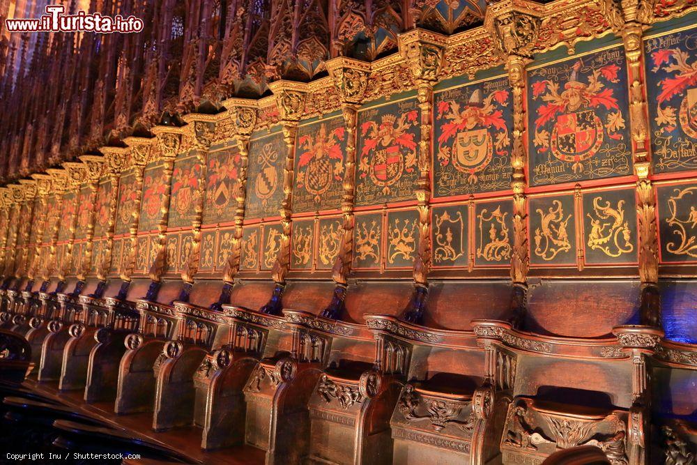 Immagine Dettaglio del coro ligneo della Cattedrale della Croce di Barcellona - © Inu / Shutterstock.com