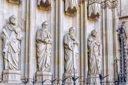 Sculture  sulla Cattedrale gotica di Santa Creu a Barcellona