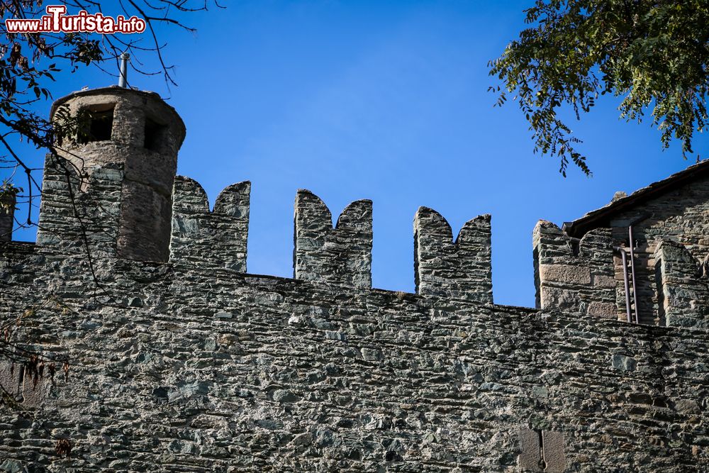 Immagine Merlature della fortezza a Fenis, castello in Val d'Aosta
