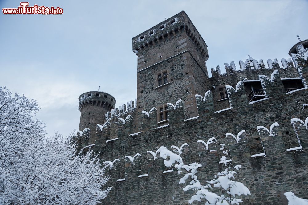Immagine Nevicata al Castello di Fenis, Aosta
