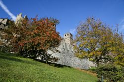 Le mura del Castello di Fenis in Valle d'Aosta
