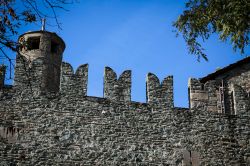 Merlature della fortezza a Fenis, castello in Val d'Aosta