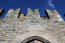 Particolare dell'ingresso al Castello di Fenis