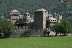Il borgo fortificato del Castello di Fenis provincia di Aosta