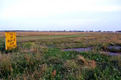 Nel grande Tempelhofer Park, ricavato dalla chiusura dell'aeroporto di Berlino Tempelhof, si trovano ancora segnali di quando la struttura era in funzione.