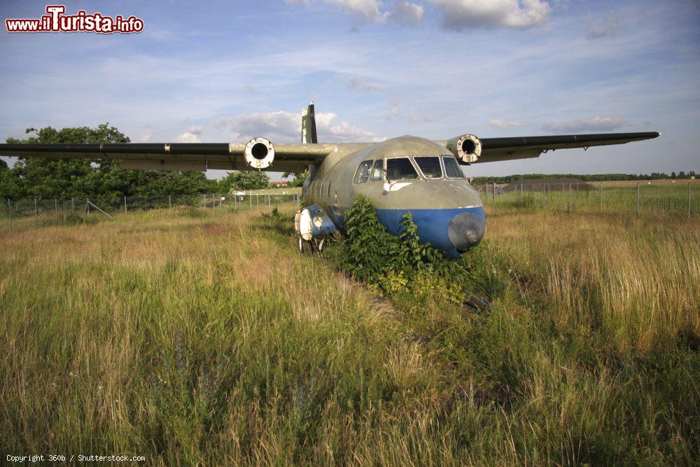 Immagine Tempelhof: il ponte aereo di Berlino (Germania) servì per rifornire Berlino Ovest durante il blocco imposto dai sovietici. Furono trasportati circa 2,5 milioni di tonnellate di prodotti dagli aerei americani tra il 1948 e il 1949 - foto © 360b / Shutterstock.com