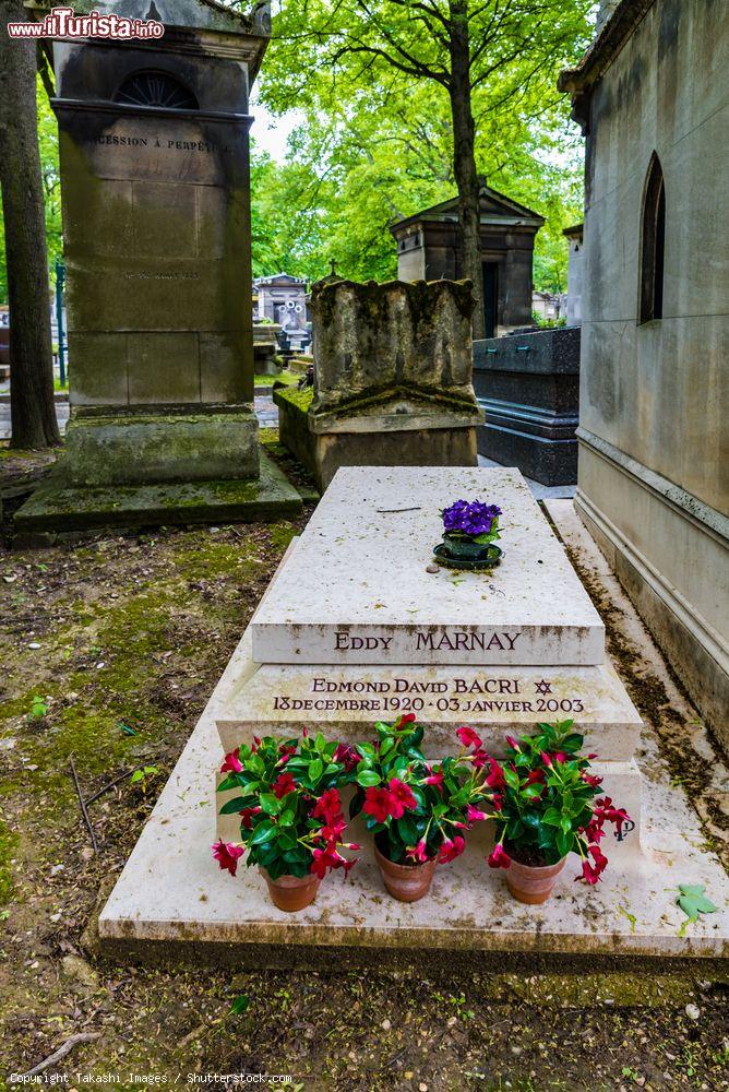 Immagine La sepoltura di Eddy Marnay al cimitero di Montmartre a Parigi, Francia. Compositore francese, nella sua carriera scrisse più di 4 mila canzoni di cui alcune per Celine Dion - © Takashi Images / Shutterstock.com