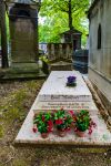 La sepoltura di Eddy Marnay al cimitero di Montmartre a Parigi, Francia. Compositore francese, nella sua carriera scrisse più di 4 mila canzoni di cui alcune per Celine Dion - © ...