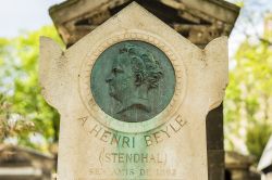 La tomba di Stendhal nel cimitero di Montmartre a Parigi, Francia. Nel 1892, mezzo secolo dopo la scomparsa di Marie-Henrie Beyle (questo il vero nome dello scrittore francese) sulla lapide ...