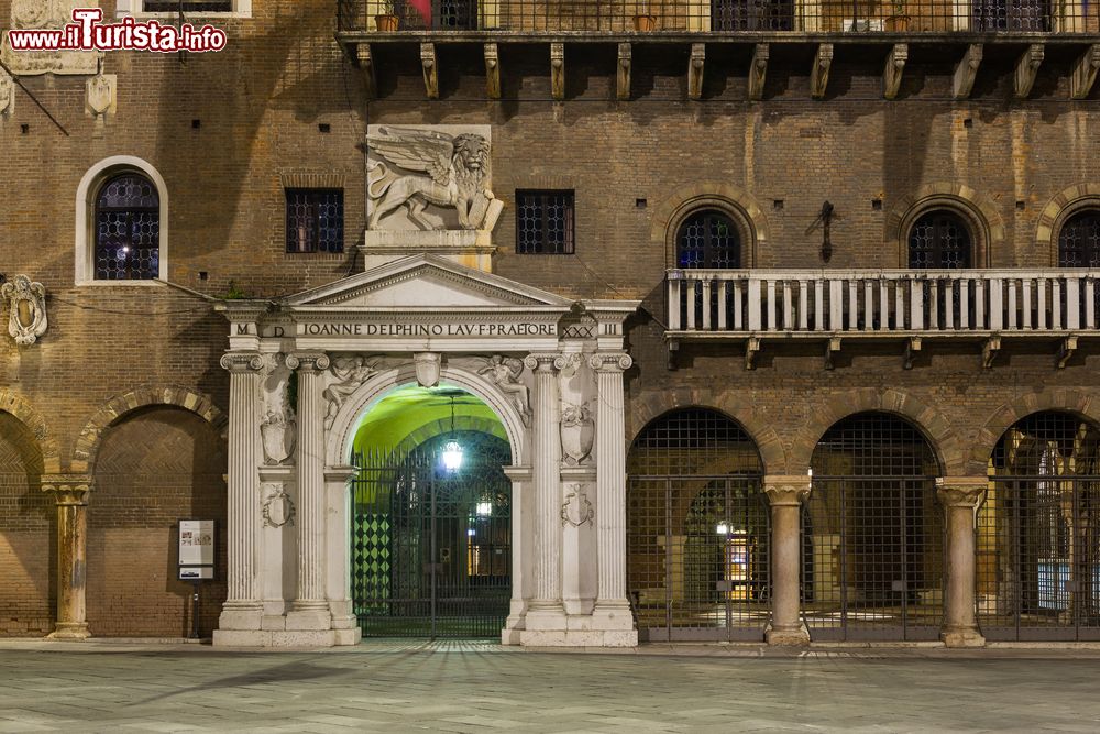 Immagine Il Palazzo del Podestà in Piazza dei Signori fu costruito dagli Scaligeri in epoca medievale a Verona.