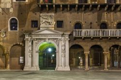 Il Palazzo del Podestà in Piazza dei Signori fu costruito dagli Scaligeri in epoca medievale a Verona.