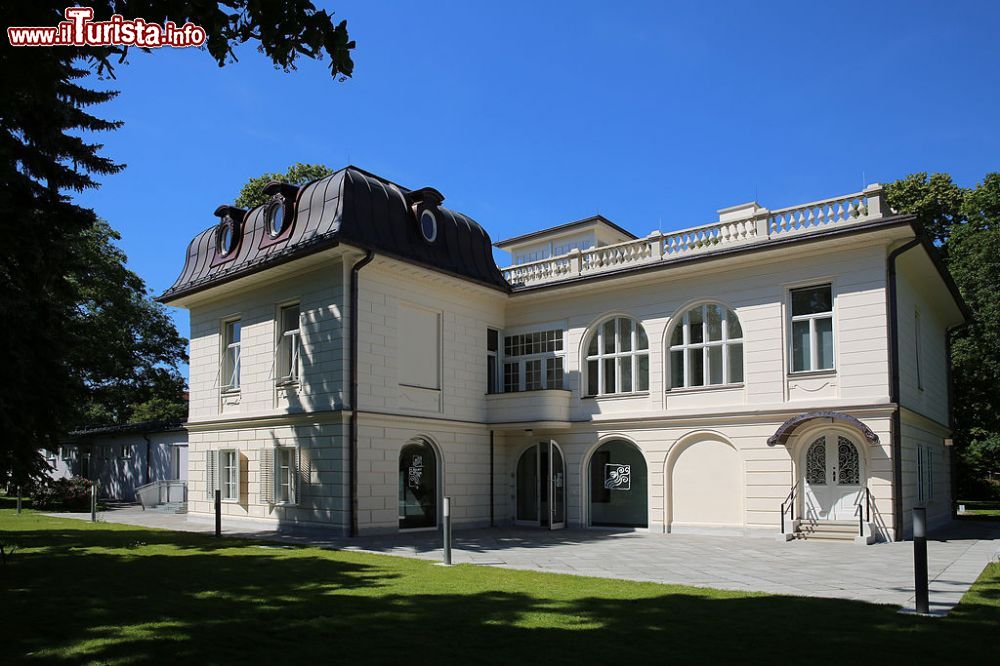 Immagine Vista sud di VIlla Klimt a Vienna nel quartiere di Hietzing, ad ovest del centro - © Manfred Werner (Tsui) - CC BY-SA 3.0, Wikipedia