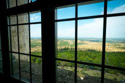 Le campagne di Andria fotografate da detro Castel del Monte in Puglia