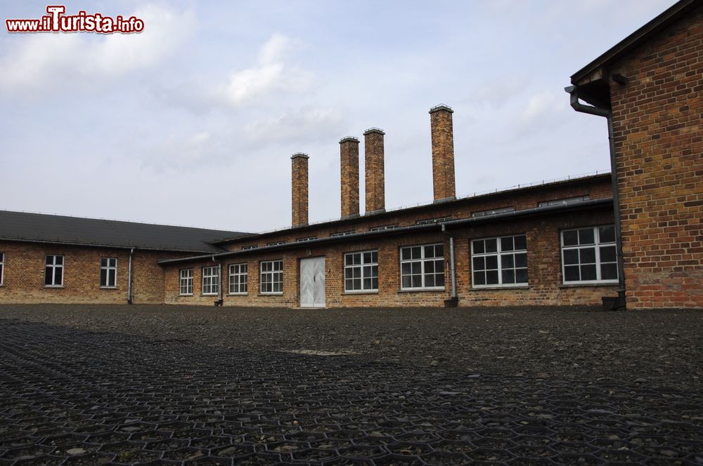 Immagine L'edifico delle camere a gas nel campo di concentramento di Auschwitz (Oświęcim, Polonia).