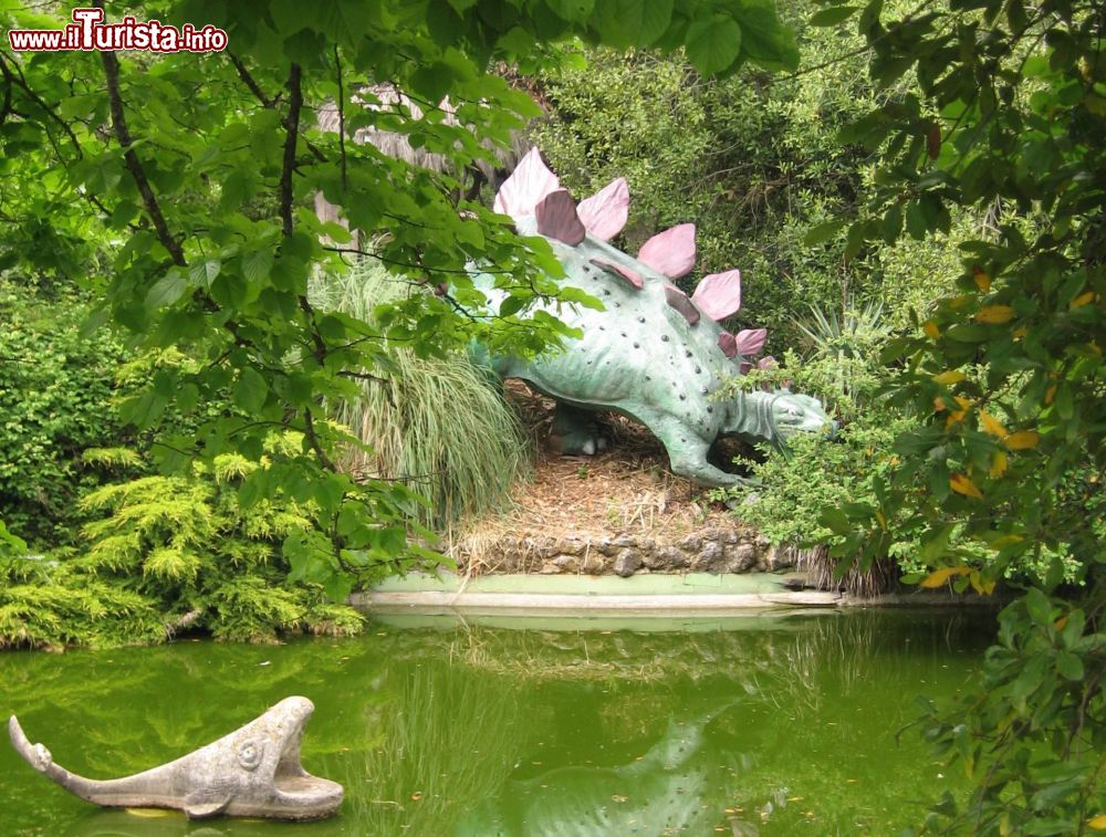 Immagine Un Dinosauro nel parco della Città della Domenica di Perugia