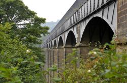 La struttura del Pontcysyllte aqueduct che consente il superamento del fiume Dee al Llangollen canal in Galles