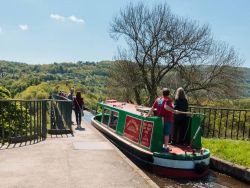 Le strette barche del Pontcysyllte aqueduct in Galles, vicino a Llangollen - © D Pimborough / Shutterstock.com