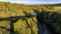 Il panorama  che si gode dall'acquedotto navigabile di Pontcysyllte in Galles: in basso il fiume Dee