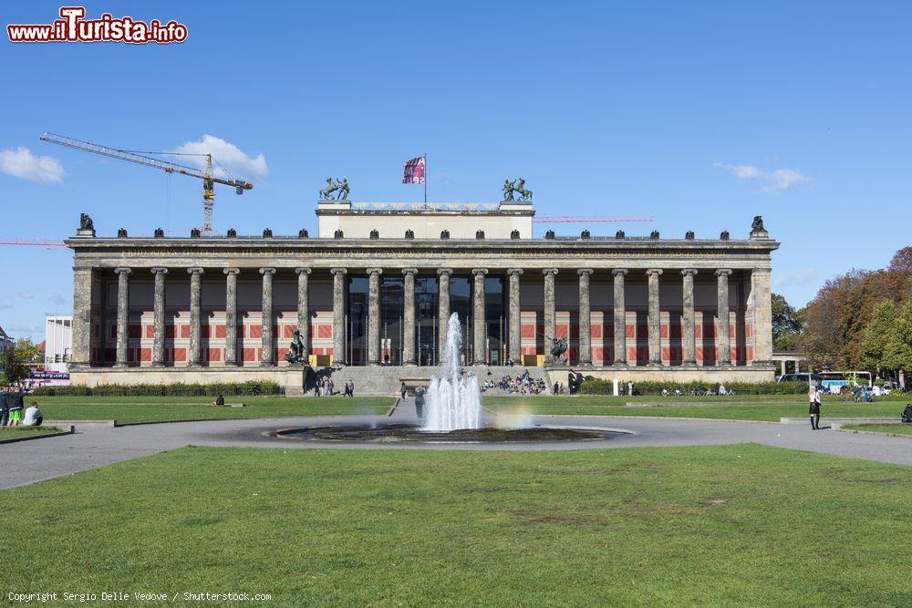 Immagine Il museo Altes Museum a Berlino, è uno dei 5 musei della Museumsinsel  - © Sergio Delle Vedove / Shutterstock.com
